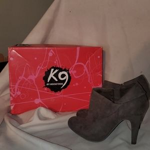 Like new zip up booties